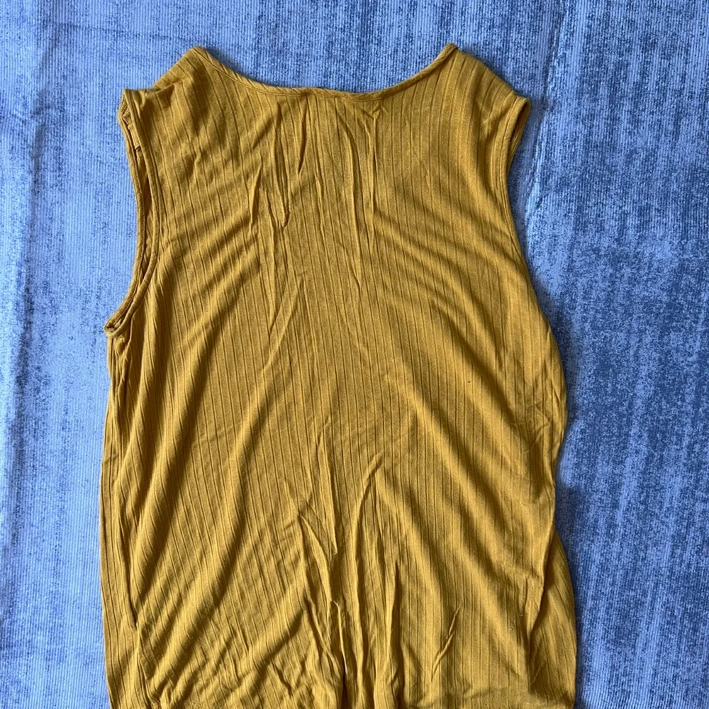 Tank - Picture 2 of 2